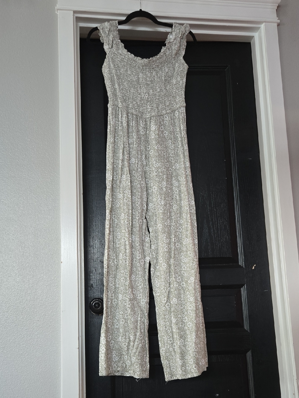 Jessica Simpson Smocked Green And White Floral Sleevless Jumpsuit Size Medium